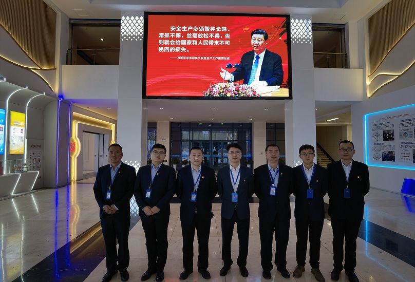 拍摄：任兴林，党员合照.jpg